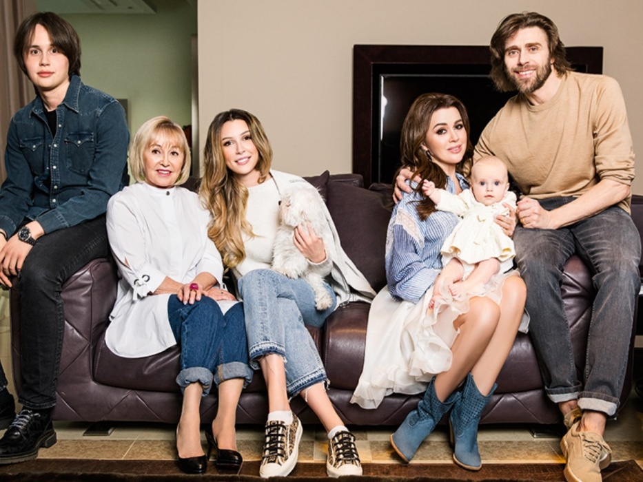 Родные Анастасии Заворотнюк официально назвали всю имеющуюся информацию в СМИ ложью