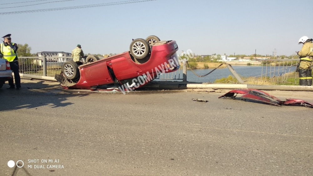 Засмотрелся на красотку: интригующие подробности страшной аварии на Царевском мосту 