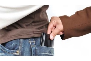 В Астрахани карманники за час украли 10 кошельков