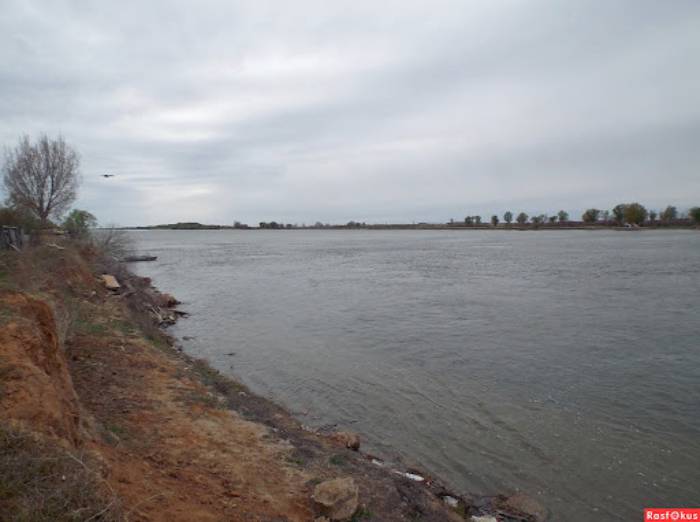 Под Астраханью паром с людьми унесло вниз по реке