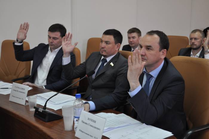 Астраханские депутаты добавили полномочий районным администрациям 