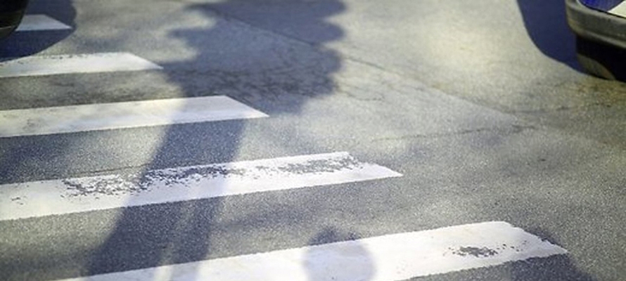 Молодую астраханку сбили на пешеходном переходе