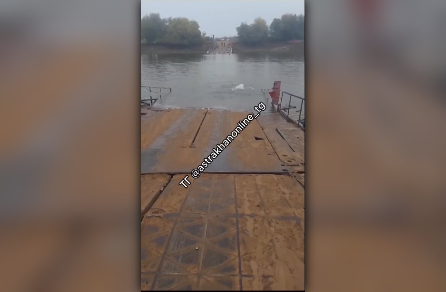 Под Астраханью затонул понтонный мост 