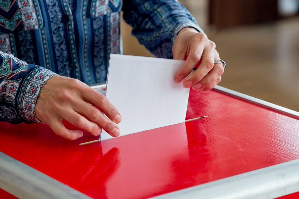 На выборах главы Икрянинского района творится что-то странное