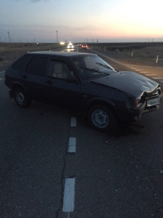Под Астраханью столкнулись "девятка" и полицейская машина