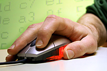 ВОЙНА КЛИКОВ. Партии решили померяться статусом в опросе «Пункта-А»