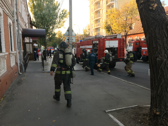В здании Военного суда в Астрахани вспыхнул пожар
