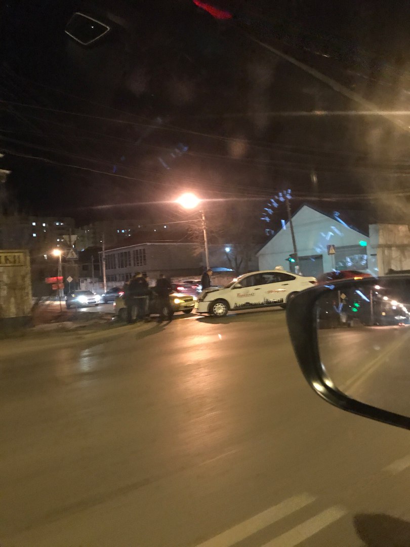 В Астрахани снова произошла авария с участием такси