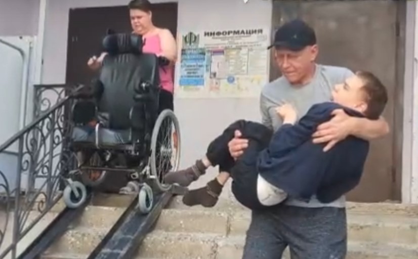 Следком РФ заинтересовался историей с заваренным подъемником в астраханском доме, где живет инвалид