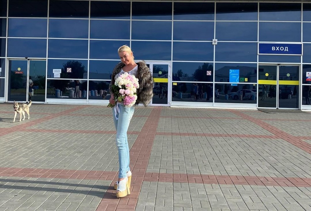 "Если хотите обманывать, делайте это по закону": Анастасия Волочкова выиграла суд в Астрахани