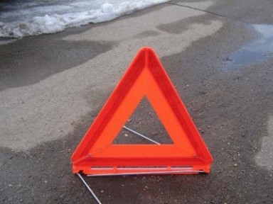 На астраханской трассе «Лада» столкнулась с самосвалом: пострадали два человека