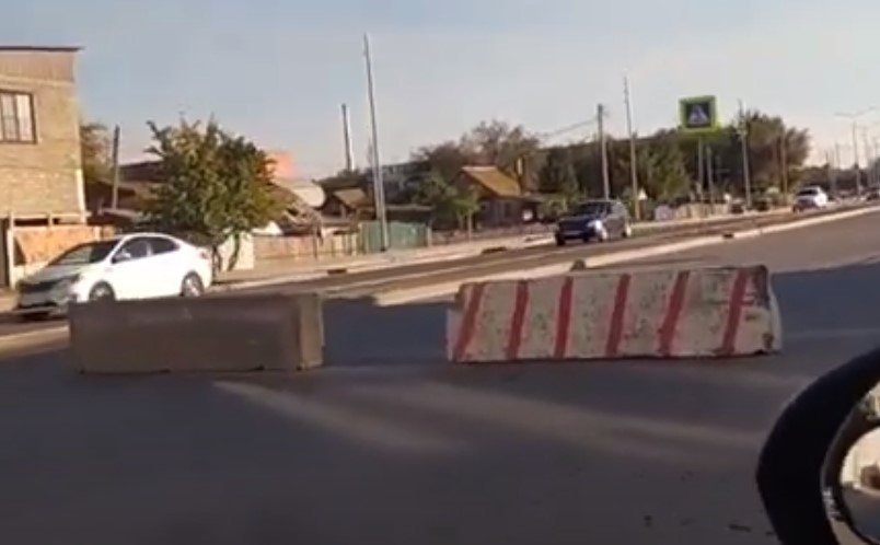 Вниманию водителей: часть новой дороги на Б. Алексеева перекрыта