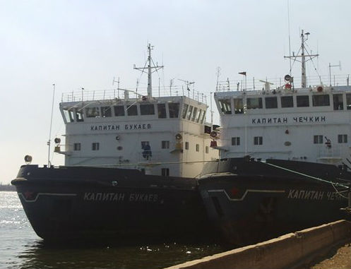 Ледокол «Капитан Букаев» проводит 8 судов в порт Астрахань из-за непогоды