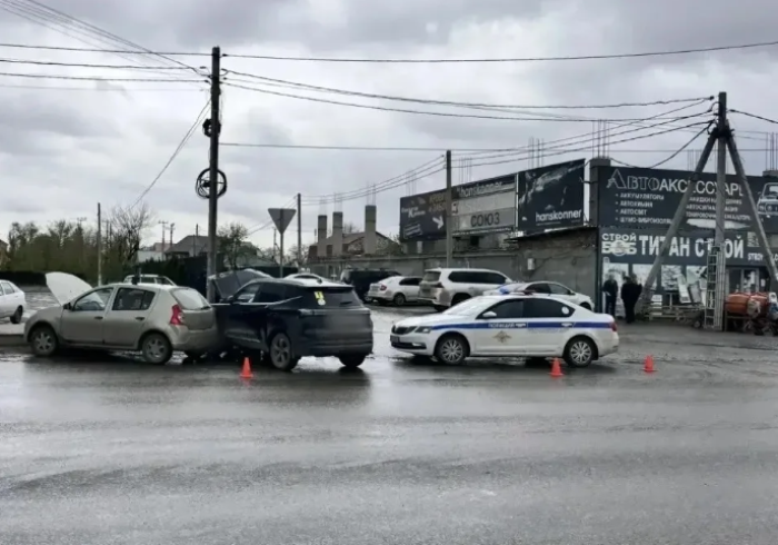 ДТП на севере Астрахани отправило в больницу трехлетнего ребенка и водителя иномарки