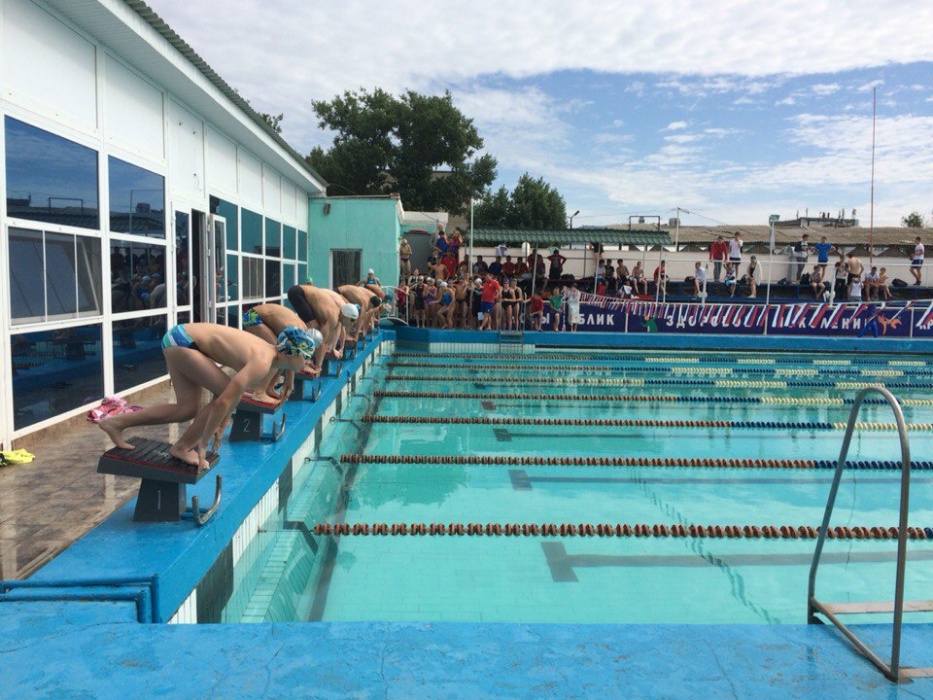 В Астрахани прошли соревнования по плаванию, посвященные Дню защиты детей