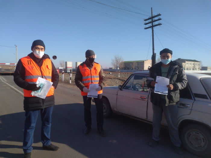 Астраханские железнодорожники напомнили водителям о правилах пересечения переездов