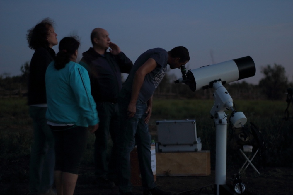 Астраханские астрономы-любители собрались в Наримановский район за НЛО и метеоритами