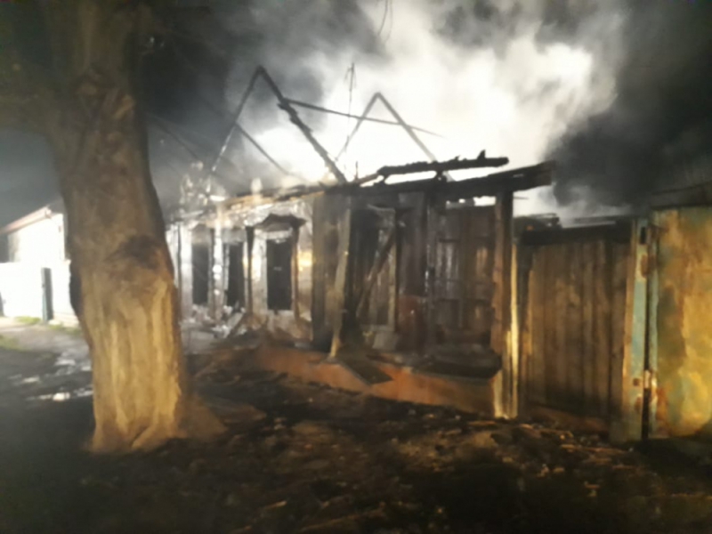 Сегодня ночью в Астрахани дотла сгорел жилой дом