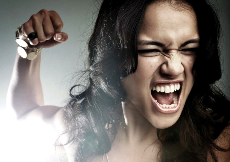 В Астраханской области две женщины испортили лицо сотруднику полиции