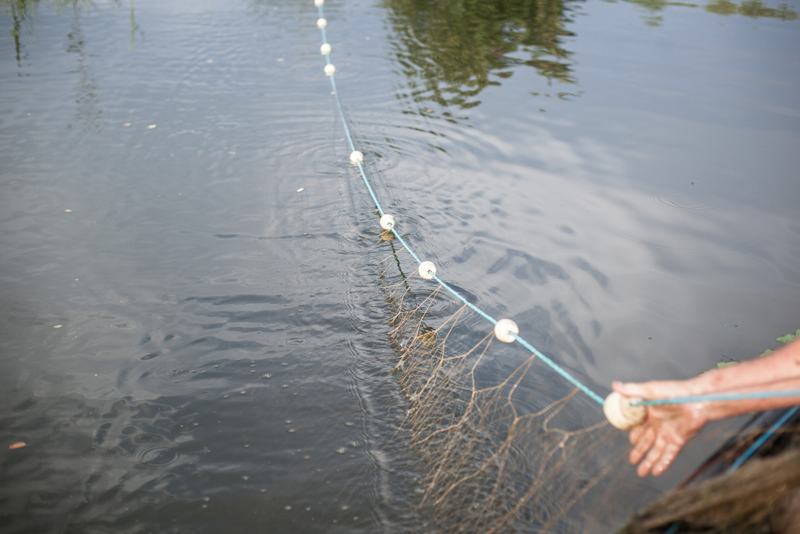 Астраханец установил в Волге 50-метровую сеть