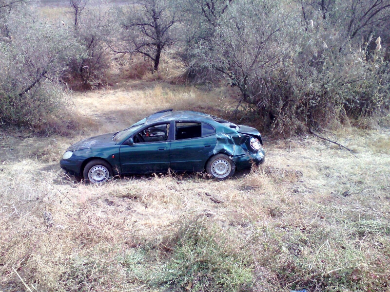 На астраханской трассе опрокинулся автомобиль: пострадала пассажирка