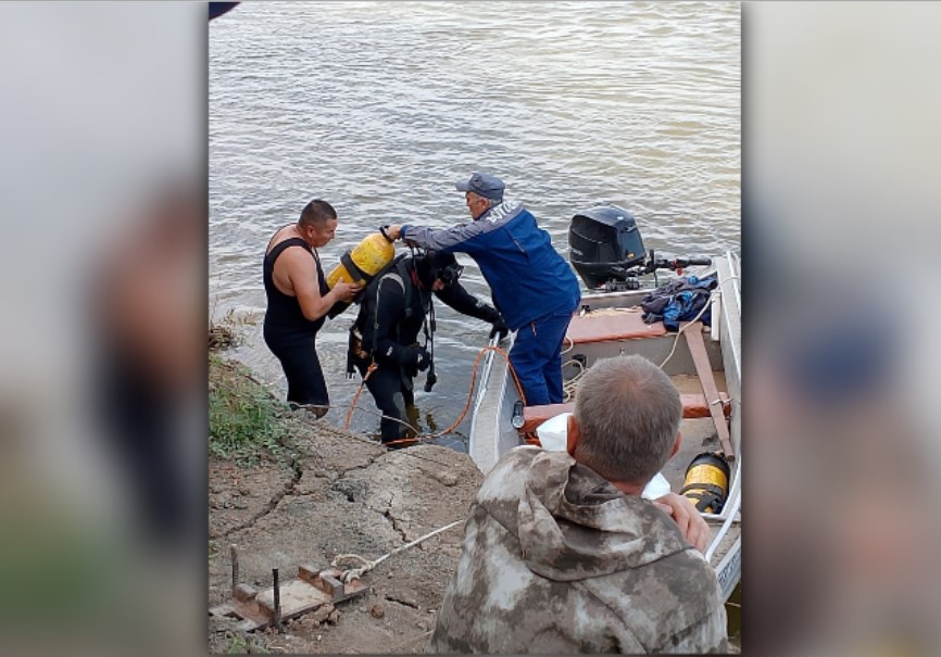 В Астраханской области утонул автомобиль вместе с водителем