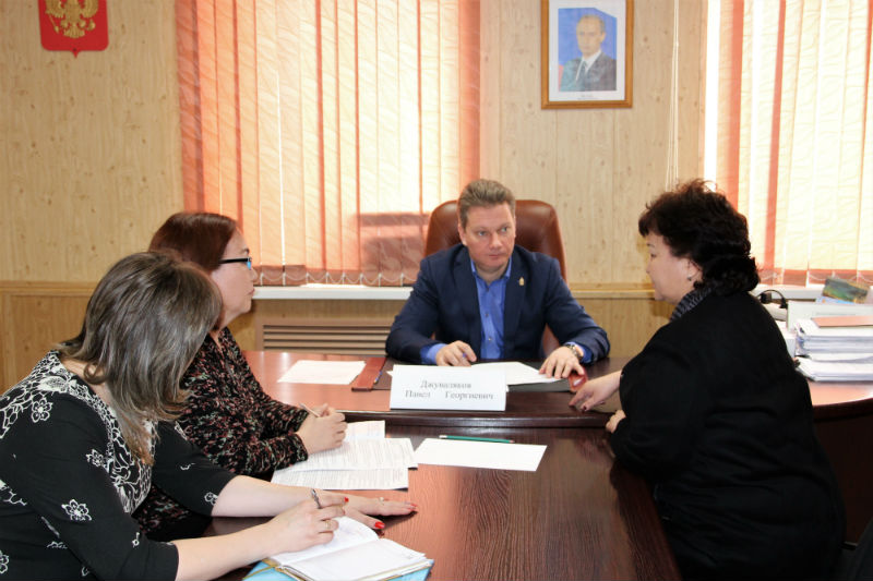 Глава областного Минздрава Павел Джуваляков встретился с жителями села Солянка