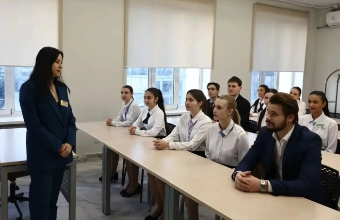 В 2026 году в Астраханской области по программе «Земский учитель» трудоустроят 11 педагогов 