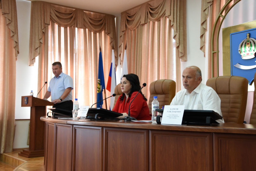 В Астрахани благоустроят 98 дворов