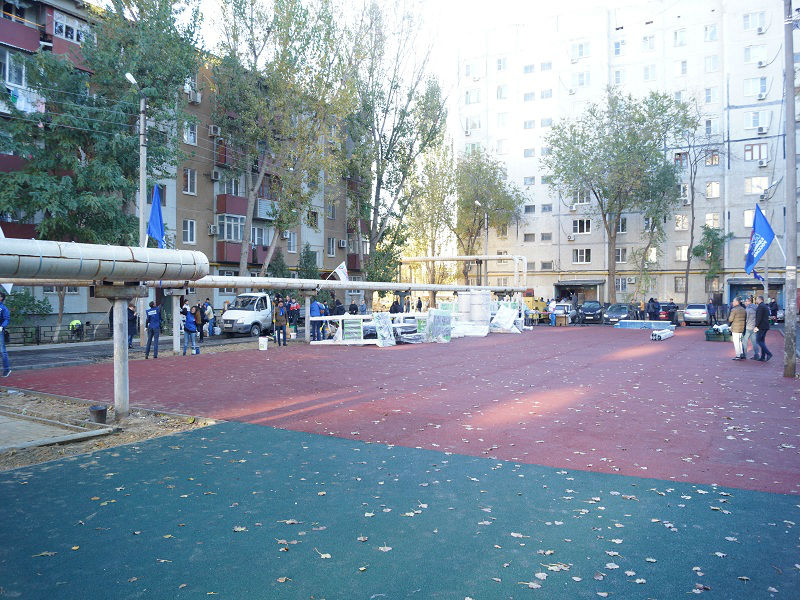 В микрорайоне Юго-Восток 3 завершаются работы по благоустройству дворовой территории шести домов