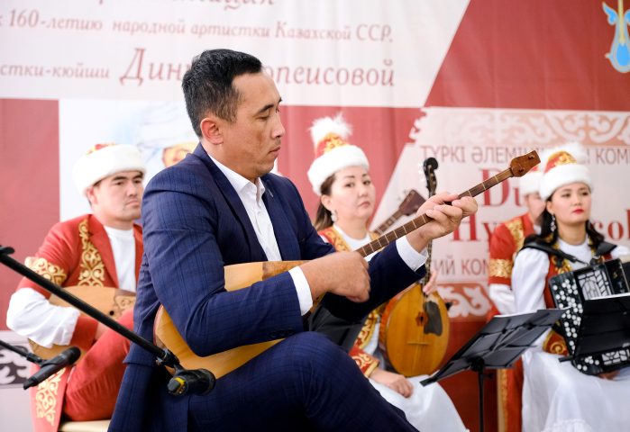 Астраханский  музыкант приглашен в Казахстан на празднование национального Дня домбры