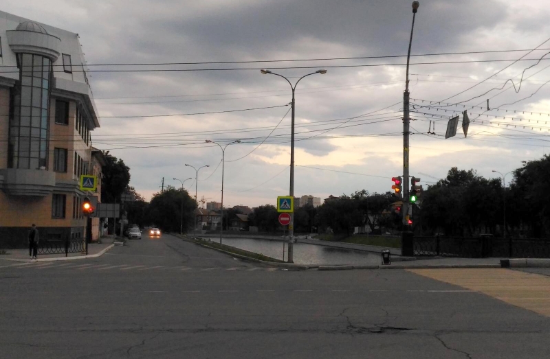 В центре Астрахани иномарка сбила глухонемую девушку на "зебре"
