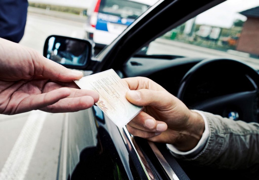 Четырех астраханцев лишили прав за пристрастие к наркотикам и психотропным веществам ﻿