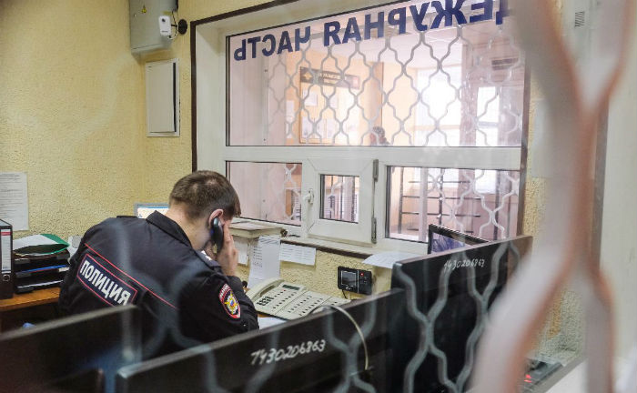 В Астрахани полицейский составлял протоколы на покойника