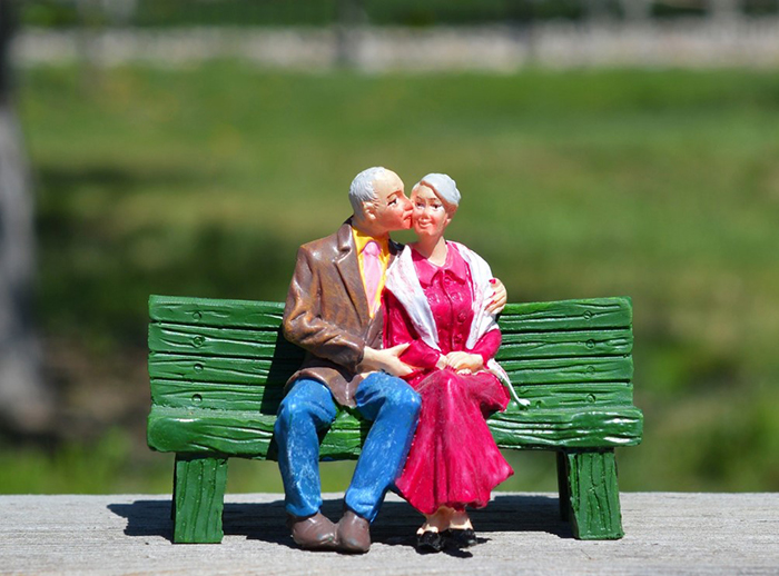 90-летний астраханец привел в ЗАГС свою избранницу