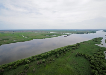 Астраханский губернатор предложил найти Волге "хозяина"
