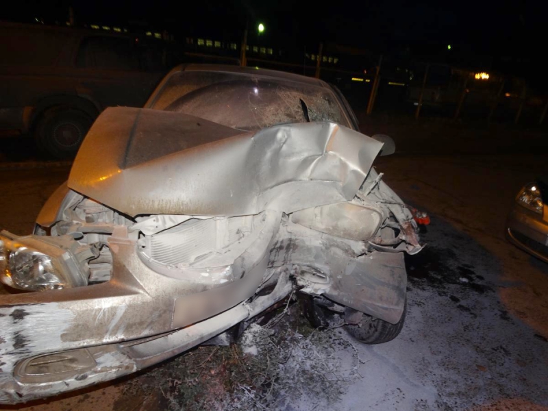 Астраханка въехала в опору теплотрассы и получила сотрясение мозга