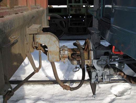 Мужчина пытался доехать из Ахтубинска в Астрахань на сцепке вагонов