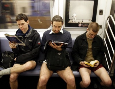 ПАССАЖИРОВ МЕТРО ОСТАВИЛИ БЕЗ ШТАНОВ. В Европе и Америке.