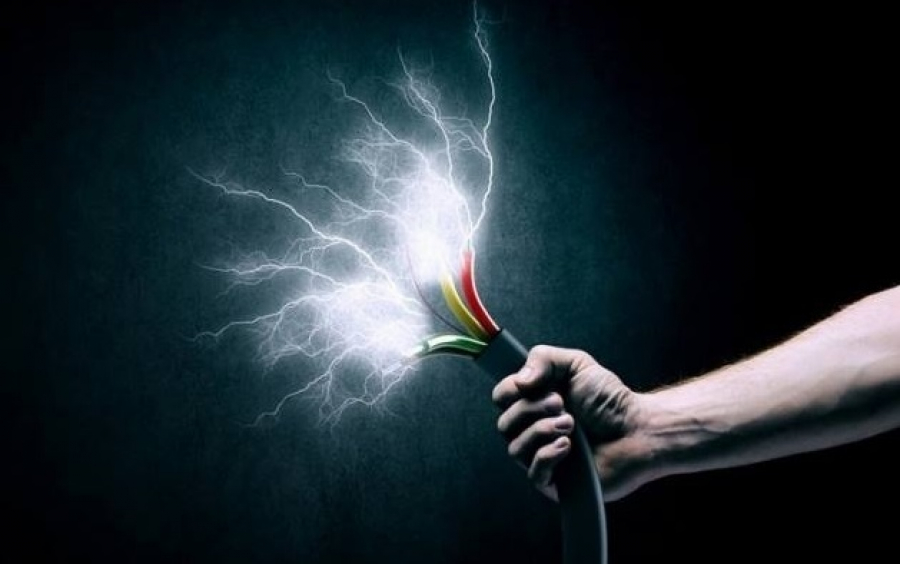 В Астрахани установщик кондиционеров погиб от удара током