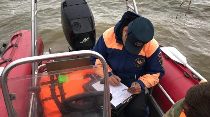 На острове Пролетарский в Астрахани напали на инспектора ГИМС