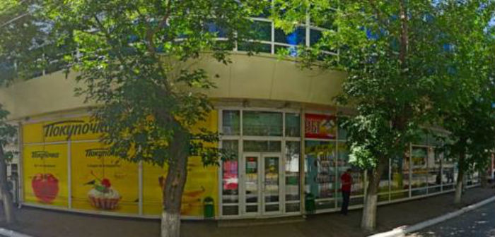 Астраханский супермаркет наказан за просроченные сладости