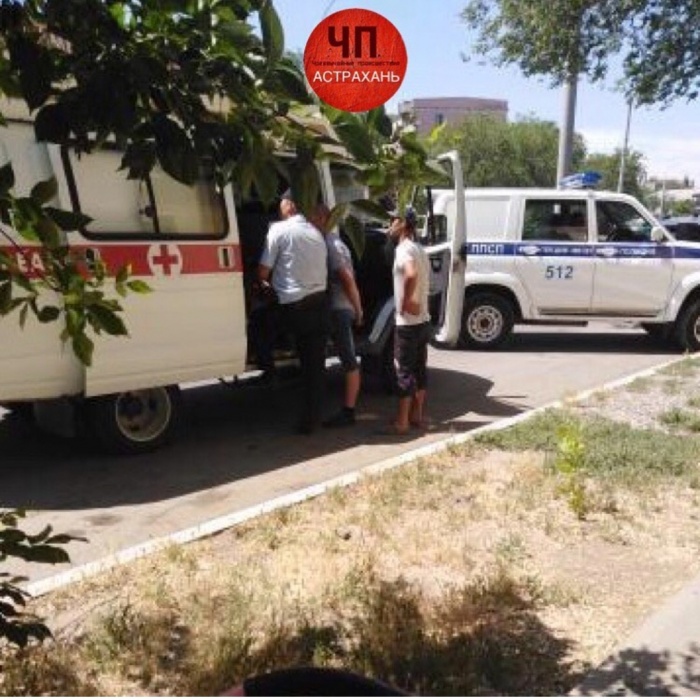 Астраханец упал с крыши на Н.Островского. ВИДЕО с места происшествия