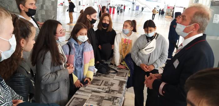 Профориентационную экскурсию для школьников провели на железнодорожном вокзале Астрахани 