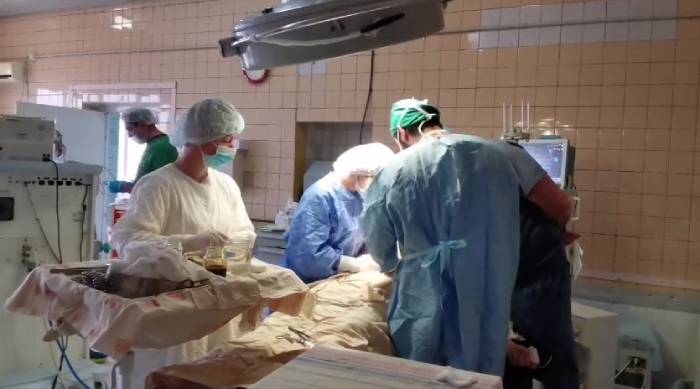 Луганские врачи спасли тяжелораненого украинского военного, проведя уникальную операцию
