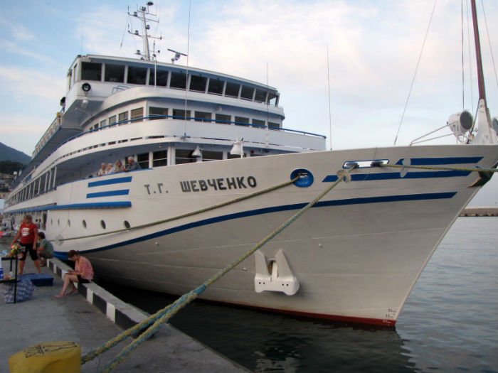 Туристам предлагают проплыть через Астрахань за миллион рублей