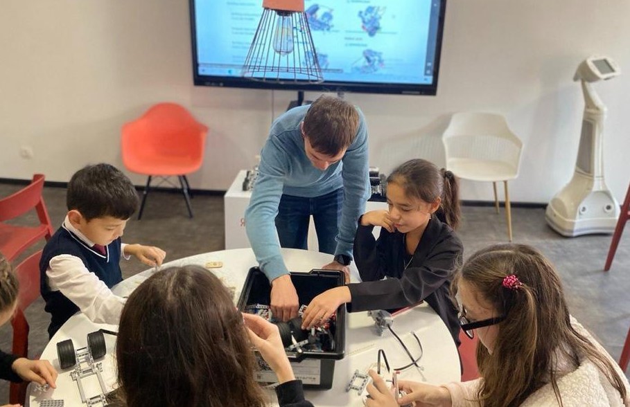 Астраханские школьники тянут билет в будущее