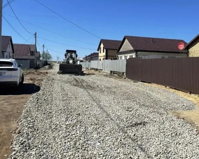  После приема прокурора в астраханском селе подсыпали дорогу к дому участника СВО