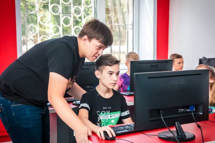 Школьники Астрахани получат грант в 2,2 млн рублей на бесплатное обучение в сфере ИТ