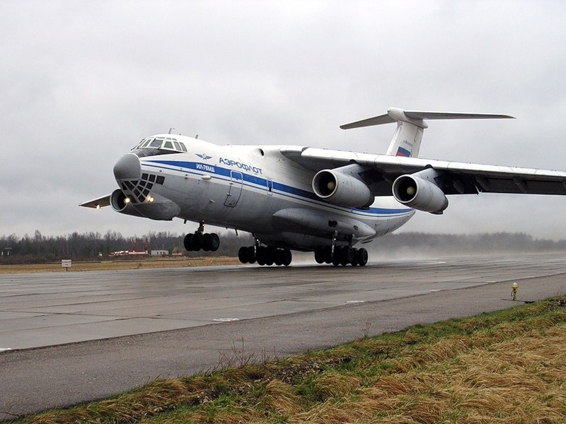 Полиция изъяла 1,5 килограмма наркотиков, летевших в Астрахань